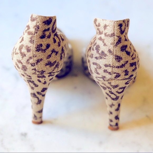 Limited Edition Te Casan Leopard Heels Pum… - Picture 6 of 7